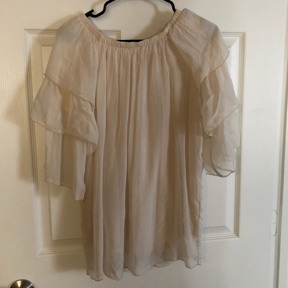 ••Off-shoulder Blouse